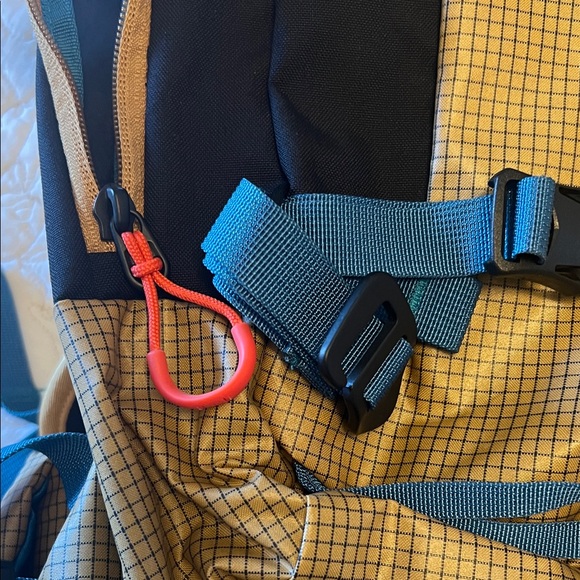 Burton Checkered Tan and Blue Backpack - Picture 11 of 11